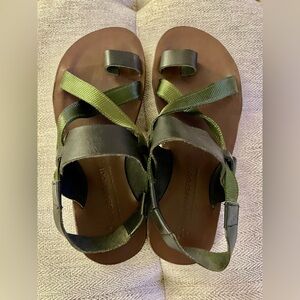 Vivobarefoot Women’s Size 38 Black and Green Estra Sandal
